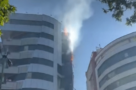 مهار آتش در سایه برج‌های تبریز