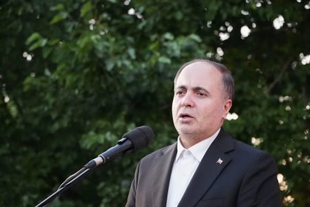 نوری قزلجه در آیین «یک روز با حیدربابا»: خشکناب کانون دائمی رویدادهای ادبی و گردشگری میشود / لزوم صیانت از شهر تاریخی اوجان